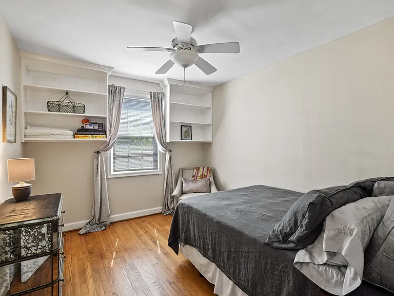 1322 Chesapeake St — Photo 8