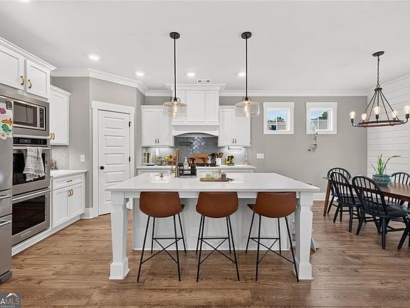2nd image of 939 Clubside Dr