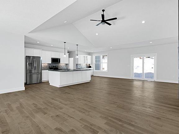 3rd image of 625 Alden St