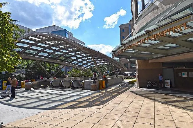 5 minute walk to Foggy Bottom metro and GW campus