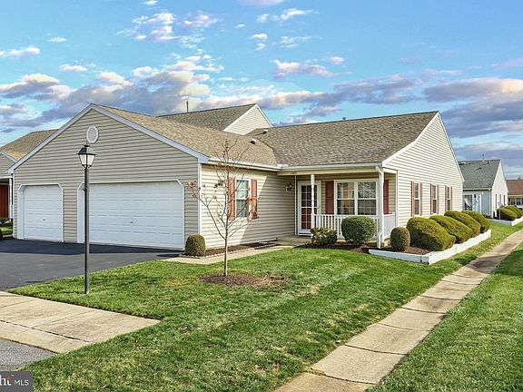 3rd image of 1043 Village Way #1043