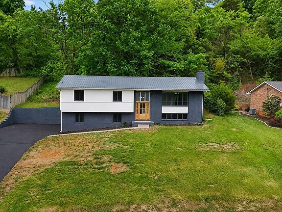 2nd image of 830 Foothills Rd