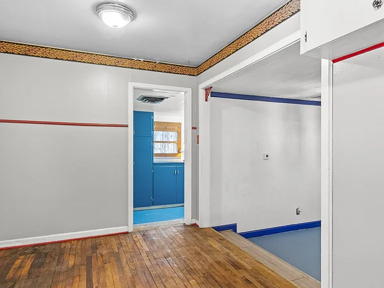 704 S Avenue C — Photo 22