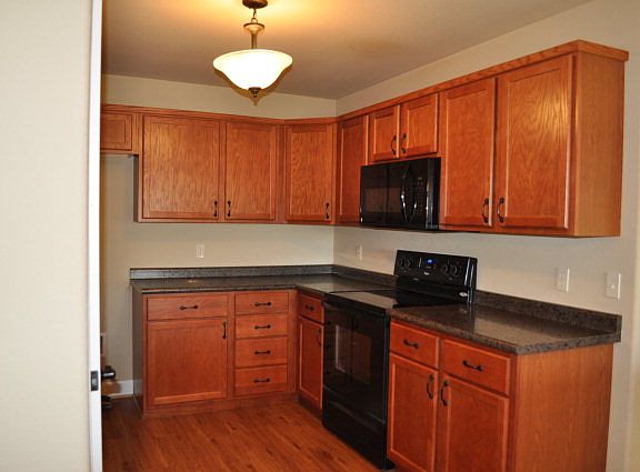 3rd image of 717 Englemann Oak Dr