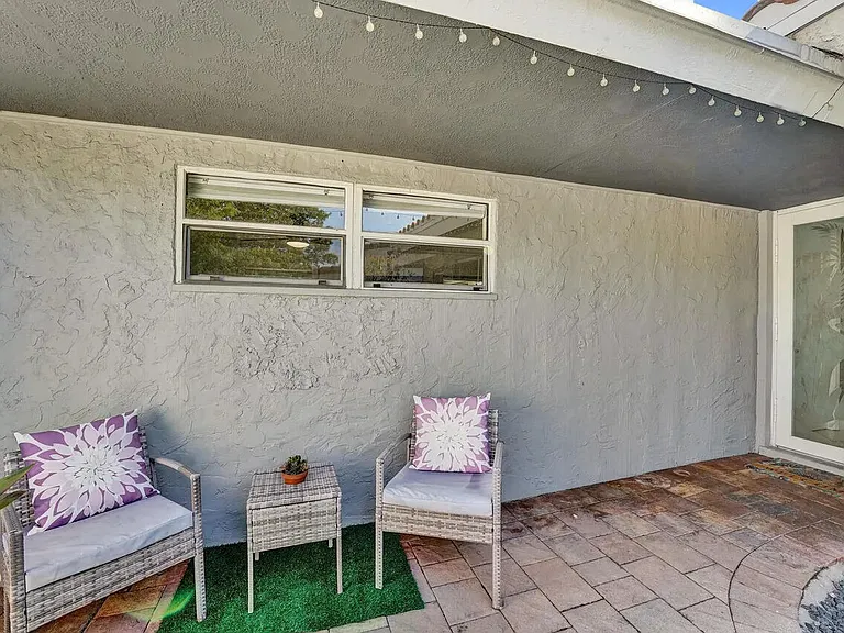 1036 NE 9th Ave — Photo 36