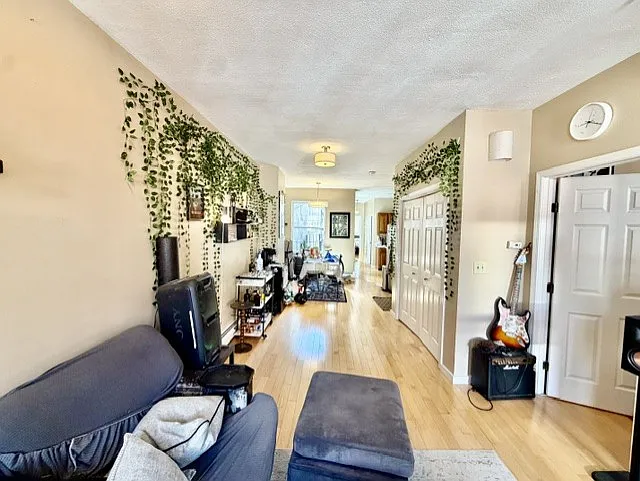2 bed, 750 sqft, $3,800 — Photo 3