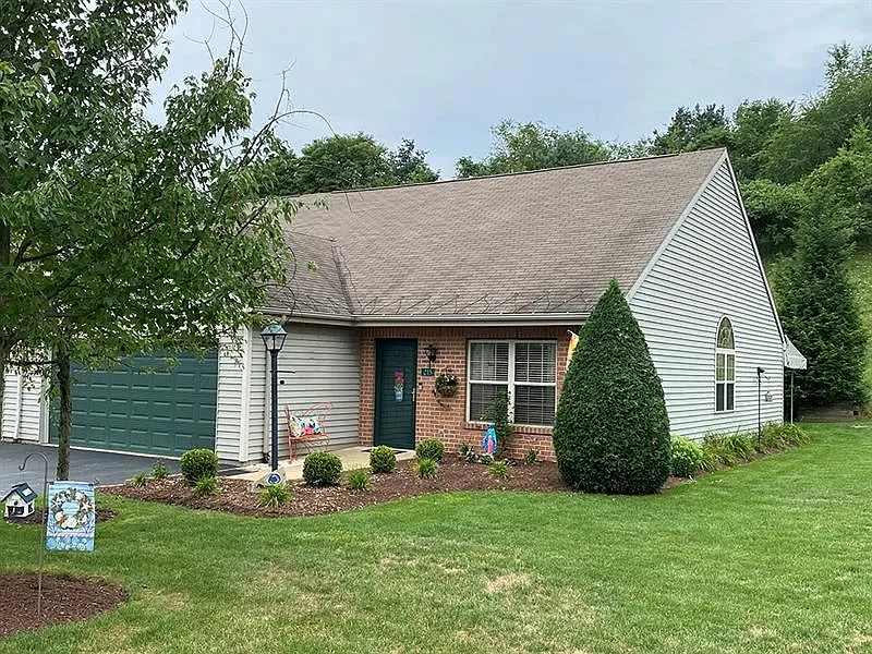 215 Saddlebrook Dr photo 1