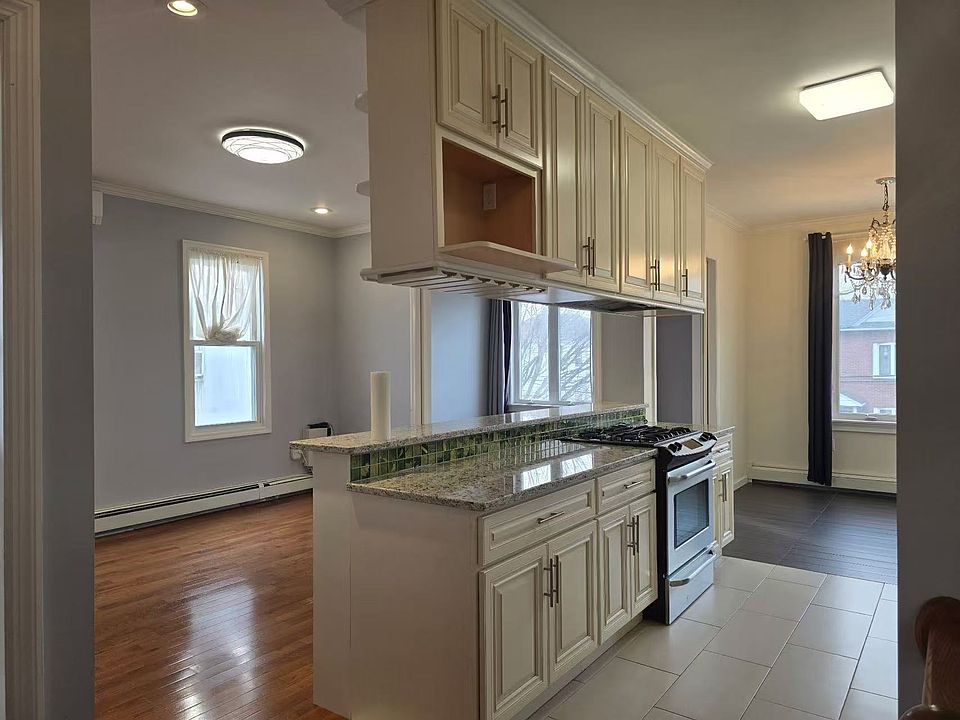 1st image of 2171 E 19th St #2F
