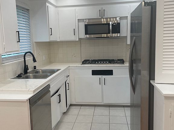2nd image of 855 Moraga Dr APT 12