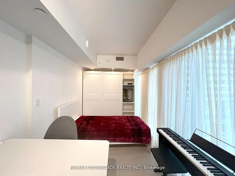 955 Bay St #626 — Photo 8