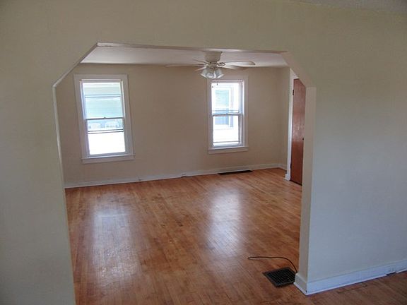 5th image of 153 Bloomer Ave