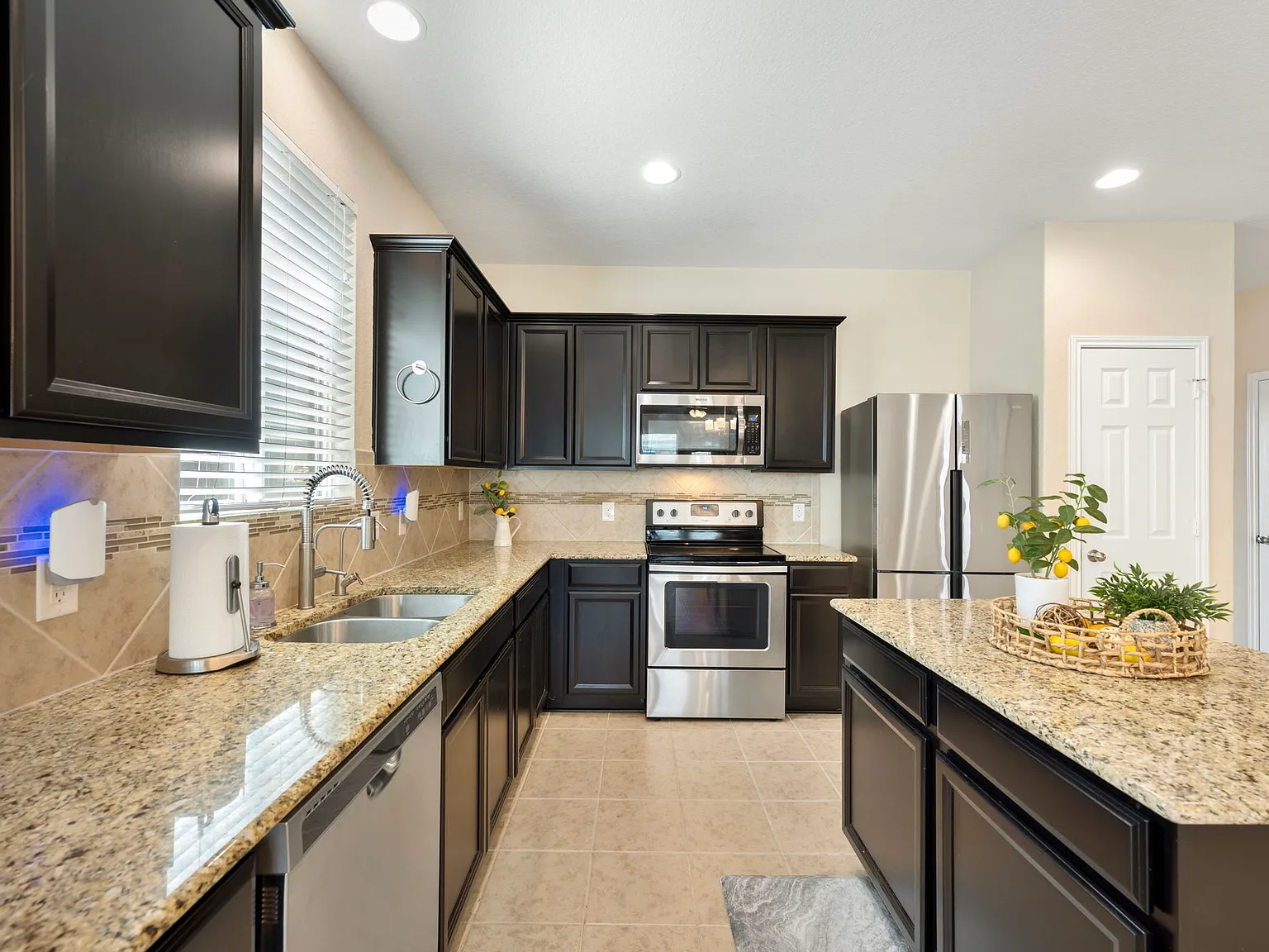 3 bed, 1908 sqft, $2,100 — Photo 3