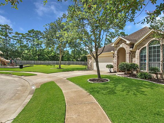 Welcome home to 17426 Renee Springs located on a quiet cul-de-sac street with no back neighbors and easy access to the neighborhood playground and lake! This stunning home has lovely curb appeal, a well-manicured lawn, beautiful landscaping, brick el