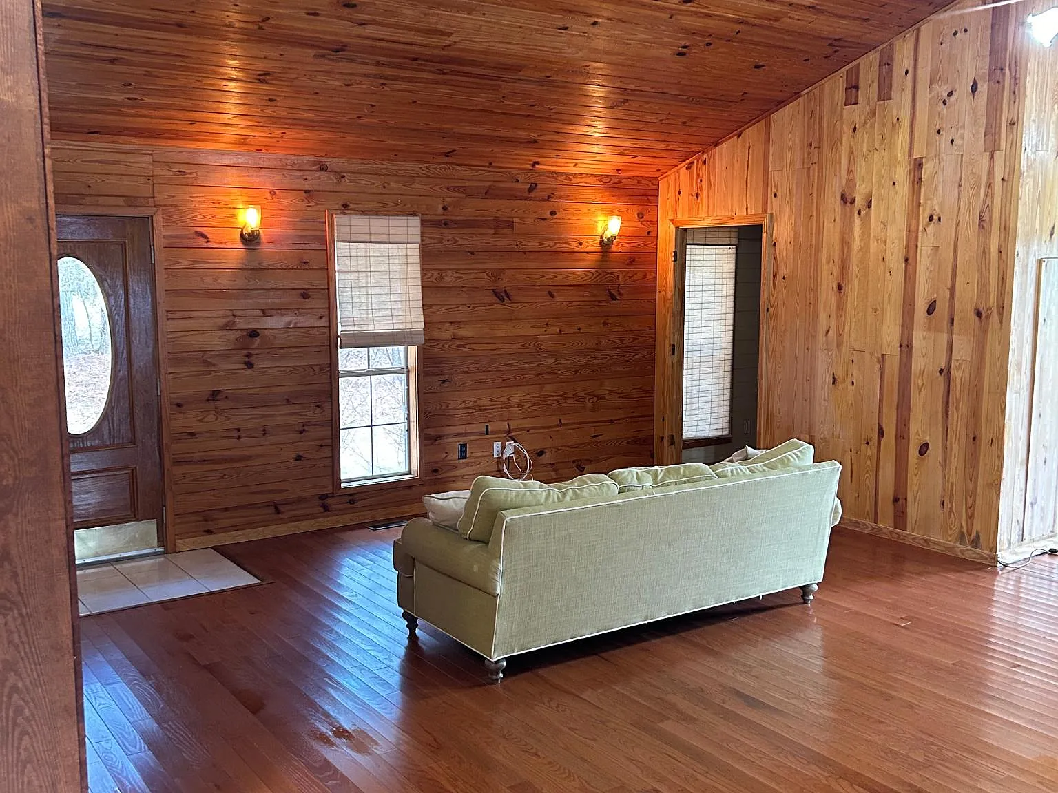 Studio, 1100 sqft, $1,250 — Photo 2