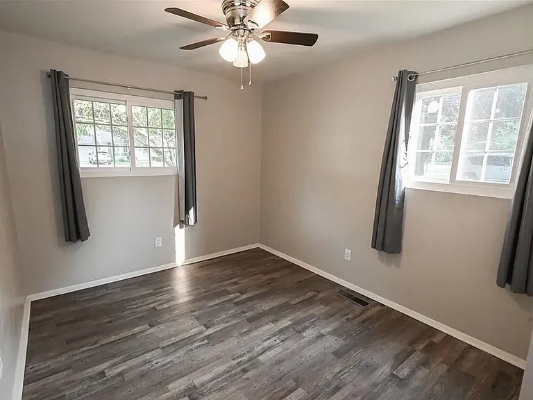 635 Yacavona St — Photo 12