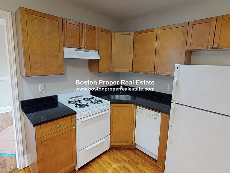 220 Hanover St #25 — Photo 1