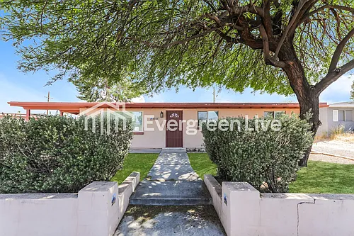 8056 E Victoria Dr Photo 1