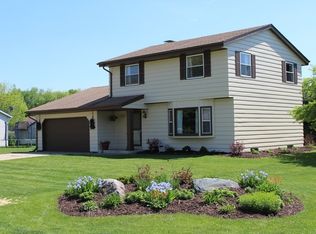 7223 W Imperial Dr, Franklin, WI 53132