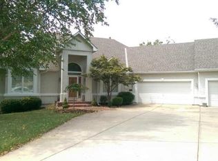 424 NW Highcliffe Cir, Lees Summit, MO 64081