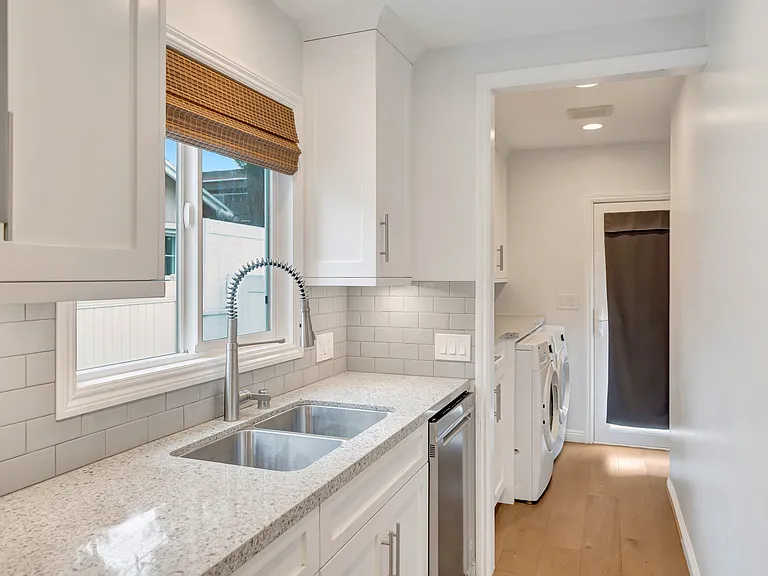 4833 Longridge Ave #1 — Photo 30