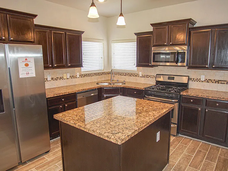 14613 Sunny Land Ave — Photo 6