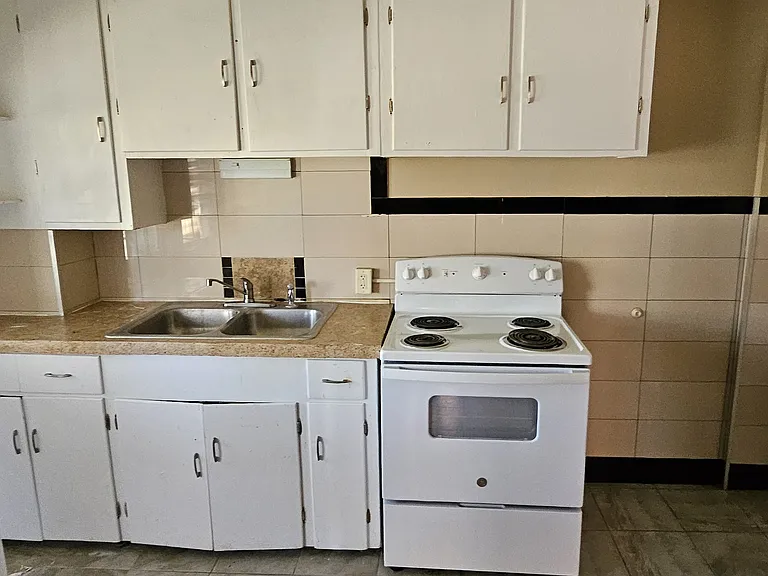 805 Spangler St NE — Photo 1