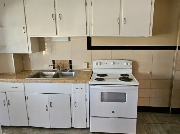 805 Spangler St NE, Canton, OH 44714