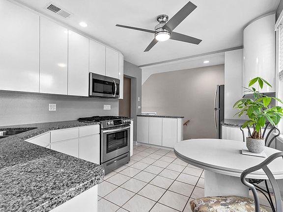 3rd image of 1552 Newcastle Ave