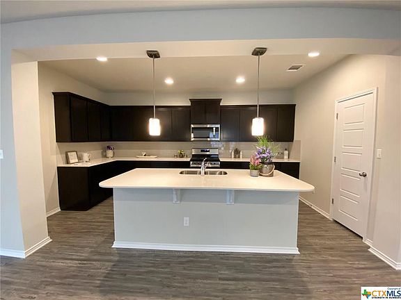 3rd image of 121 Cypress Hills Dr