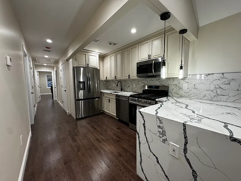 418 38th Bch #1 — Photo 3