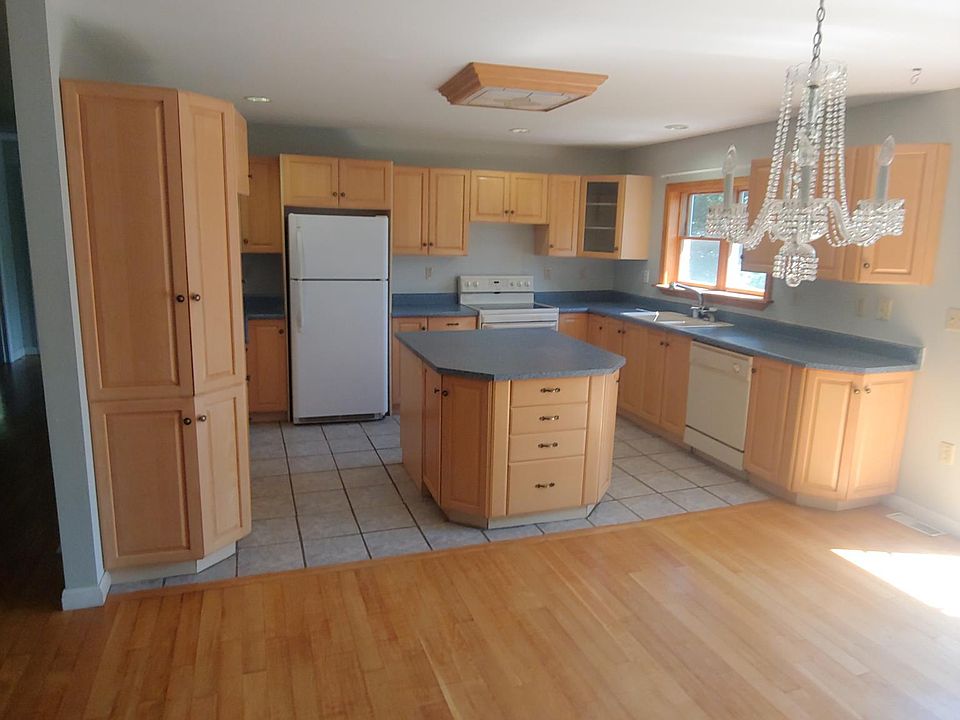 Large kitchen with plenty of storage and counter space