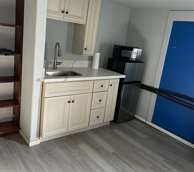 710 Adaes Ave #1 — Photo 4