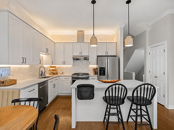5th image of 1051 W Lill Ave
