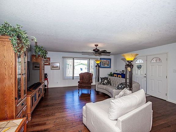 3rd image of 1407 E Sunset Ct