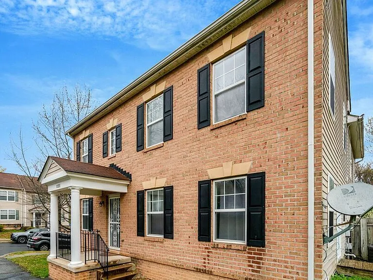 1121 Varney St SE — Photo 41