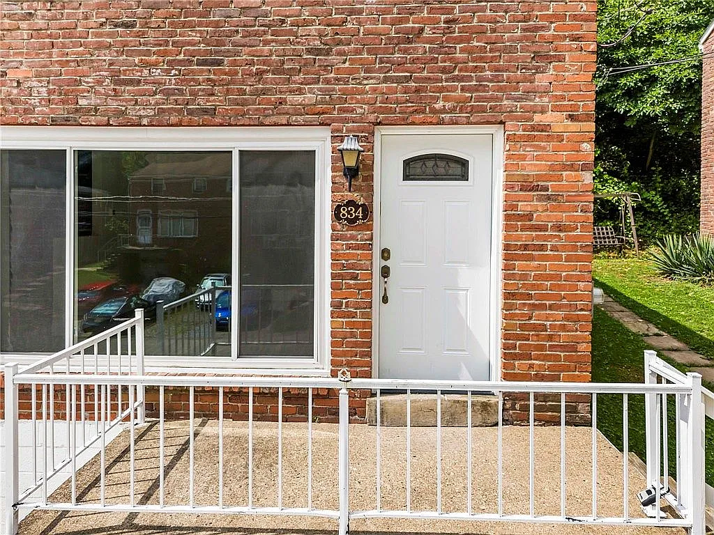 3 bed, 1040 sqft, $1,500 — Photo 2