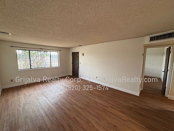 2nd image of 3727 E Felix Blvd #3735