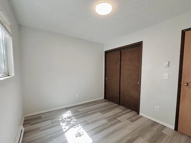 319 E 6th St — Photo 17
