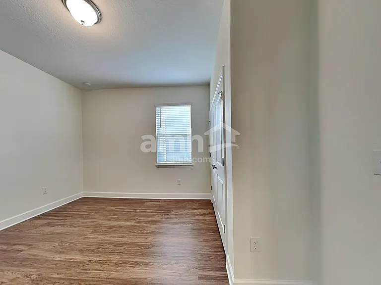1028 Walden Pond Dr — Photo 13