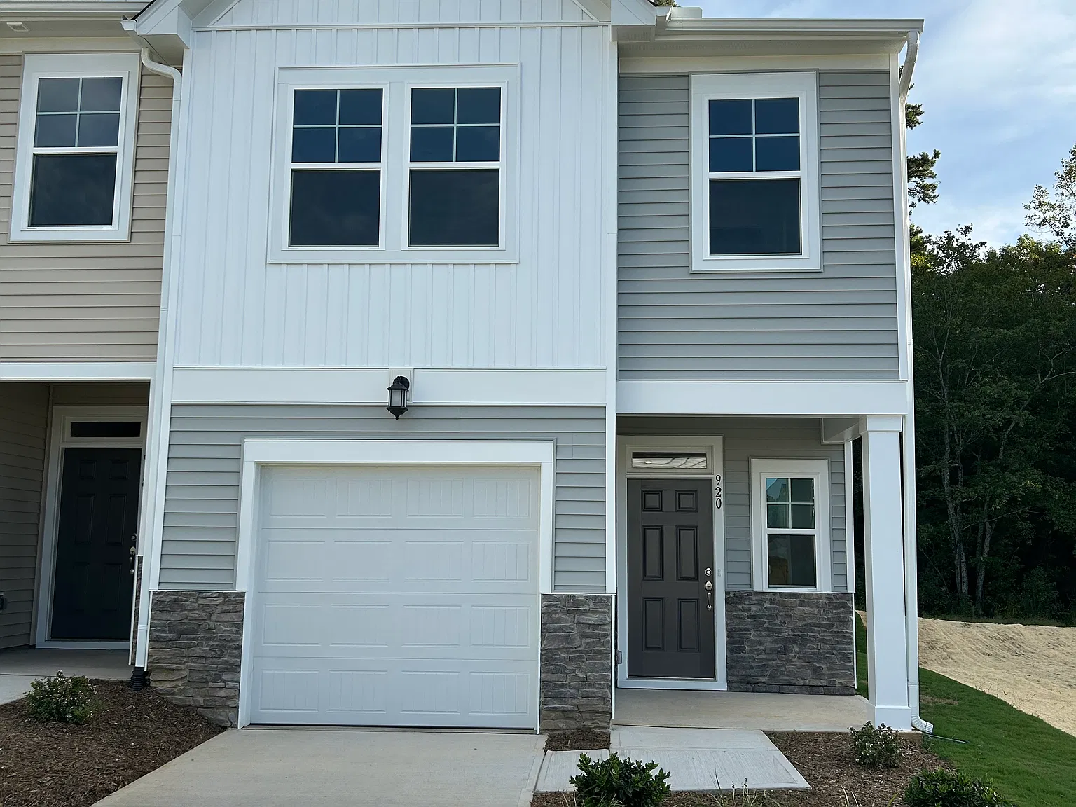 3 bed, 2.5 bath, 1592 sqft, $1,745 — Photo 1