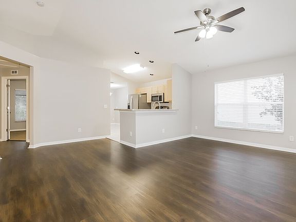 4th image of 7448 Oxford Garden Cir