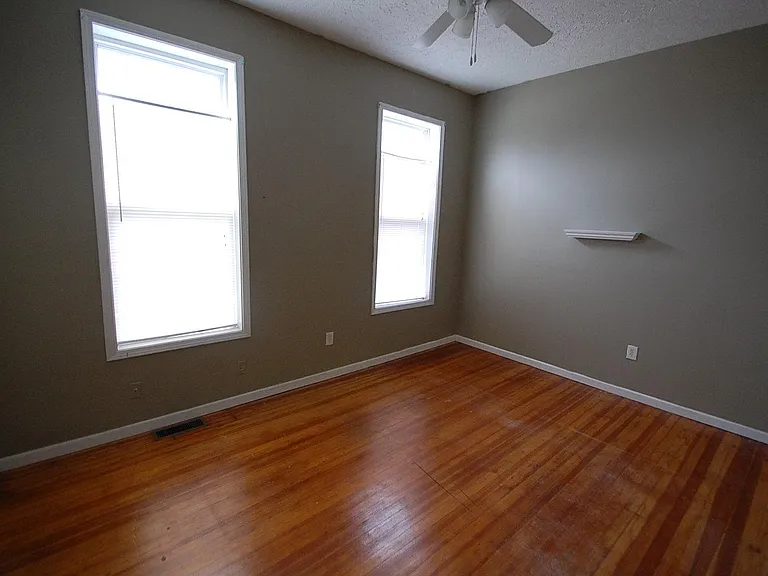 2427 W Clifton Ave #2 — Photo 5
