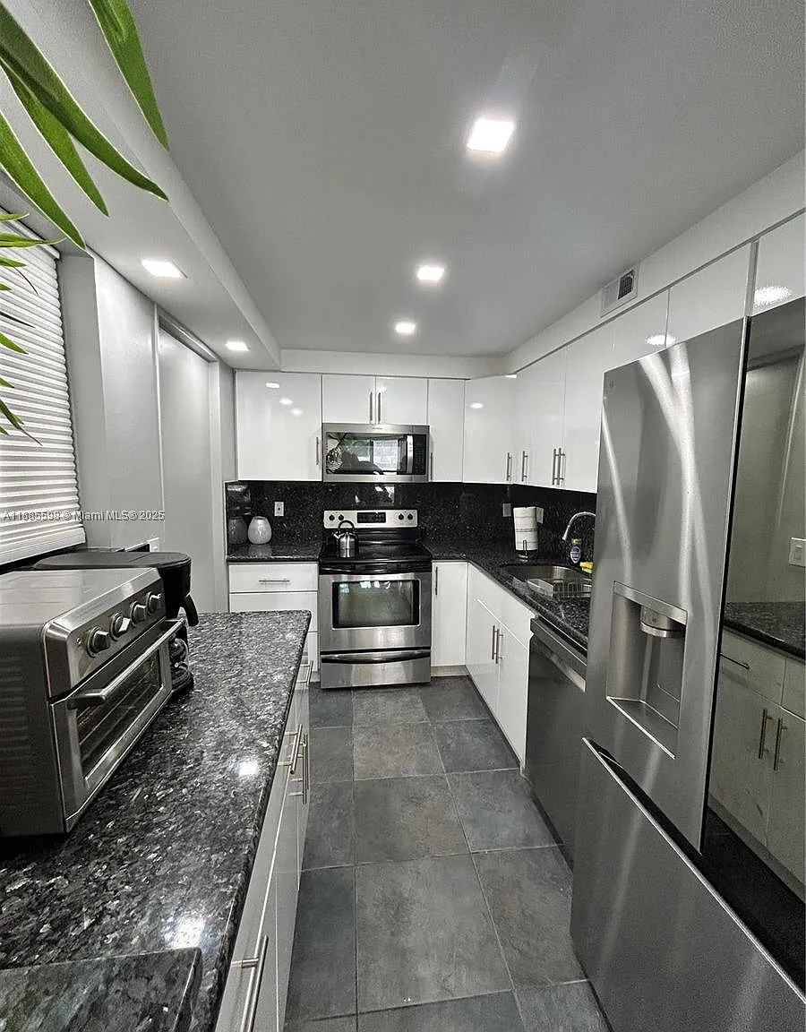 2 bed, 1400 sqft, $2,950 — Photo 3