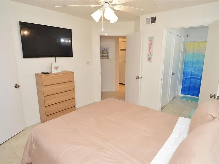 8625 Mallard Reserve Dr #101 — Photo 34