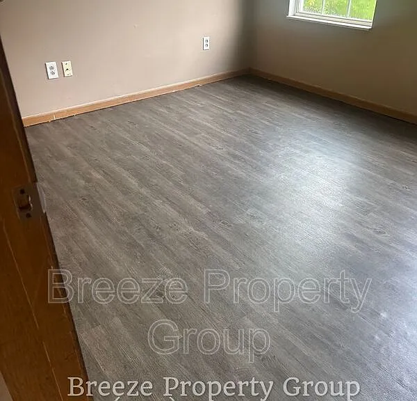 913 Hawthorne St — Photo 8
