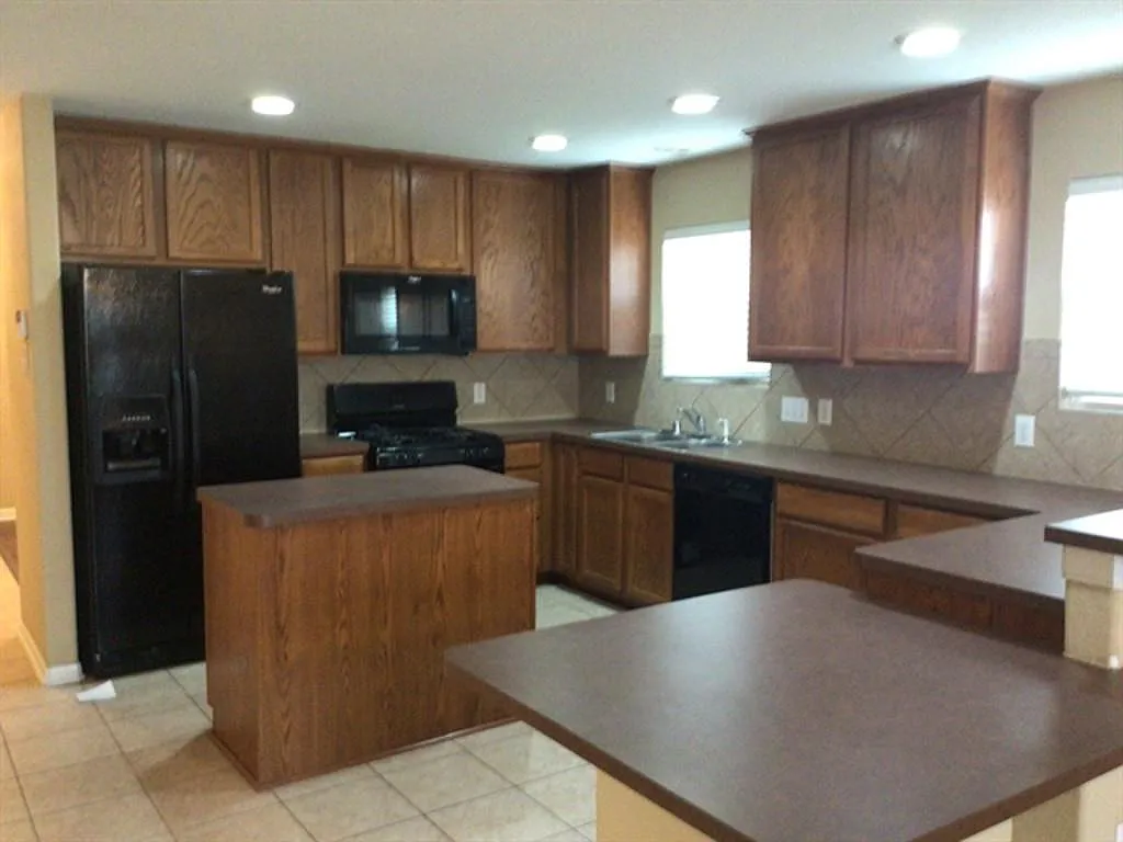 Building Photo - 1022 Yorkshire Holw