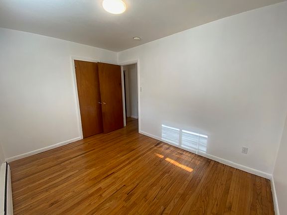 3rd image of 1918 W Prospect Rd