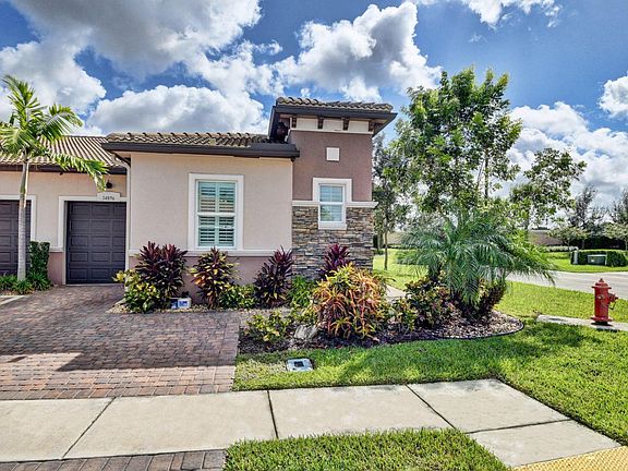 Home For Sale In Villaggio Reserve