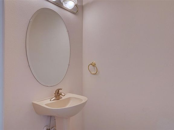 3rd image of 24103 Robinwood St