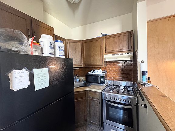 3rd image of 215 Garden St APT 2